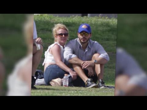 VIDEO : Britney Spears & Charlie Ebersol disfrutan un da juntos en el partido de soccer de Jayden V