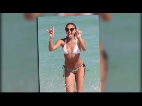 VIDEO : Rachel Hilbert de Victoria's Secret muestra su cuerpo de biquini en Miami