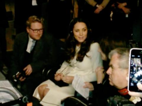VIDEO : Exclu Vido : Kate Middleton : la duchesse de Cambridge s'invite sur le tournage de Downton