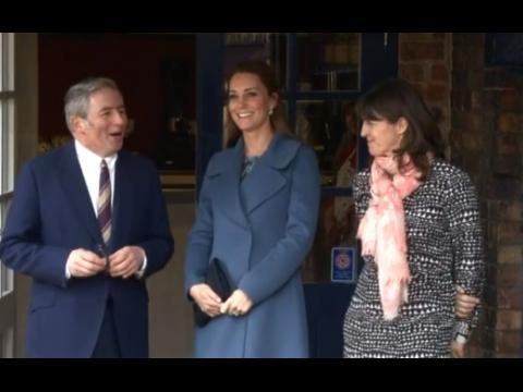 VIDEO : Exclu Vido : Kate Middleton continue ses visites officielles  deux mois de l'accouchement
