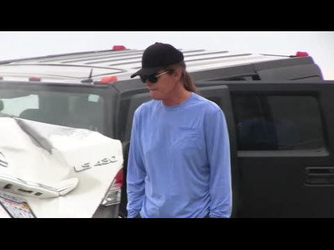 VIDEO : Bruce Jenner podra recibir cargos de homicidio vehicular luego que un video del accidente s