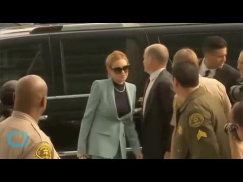 VIDEO : Court delays hearing on community service by lindsay lohan