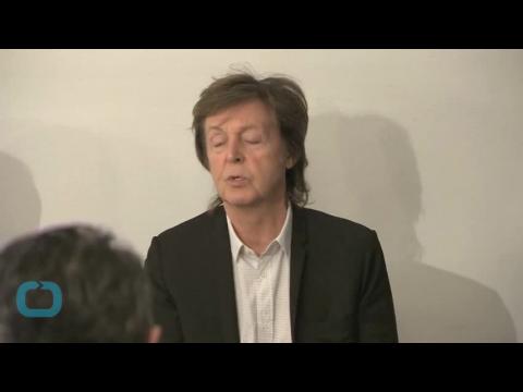 VIDEO : Paul mccartney to induct ringo starr into rock hall of fame
