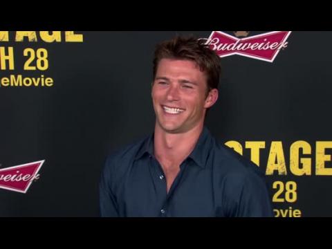 VIDEO : Scott Eastwood Discusses His Father's Expectations and Life Lessons