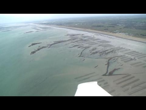 Marée "du siècle": images aériennes de Chausey à Granville