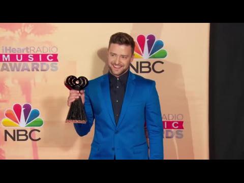 VIDEO : Justin Timberlake Sends Touching Message to Jessica Biel After Winning Award