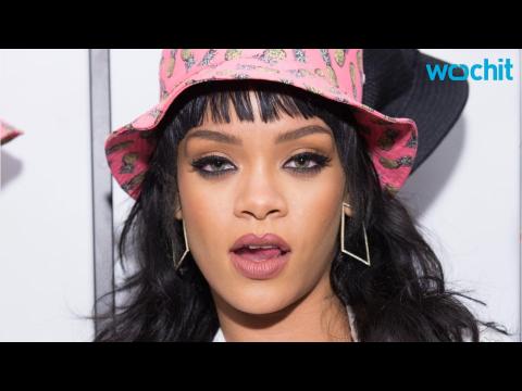 VIDEO : Can Rihanna Bring Back the Bucket Hat?