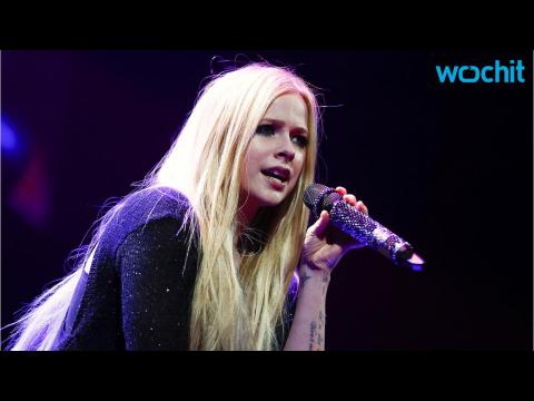 VIDEO : Avril Lavigne Opens Up About Her Secret Health Crisis That Kept Her Bedridden for Months