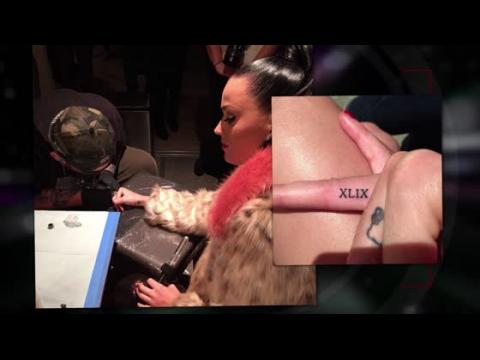 VIDEO : Katy Perry Gets Tattoo to Commemorate Super Bowl Performance