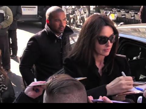 VIDEO : Vido : Monica Bellucci ravie les fans en arrivant chez RTL
