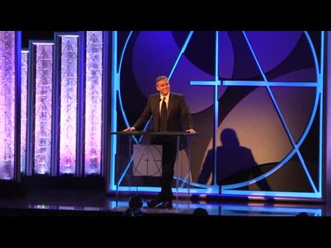 VIDEO : George Clooney muestra su lado gracioso en los Art Directors Guild Awards
