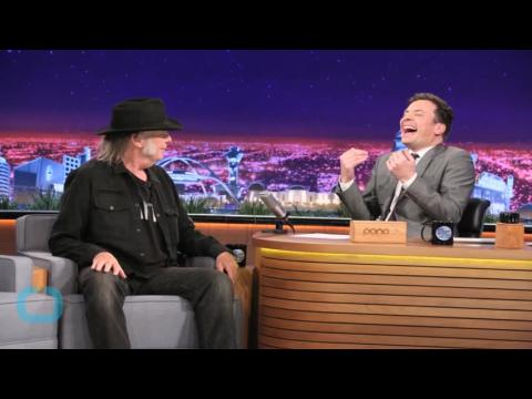 VIDEO : Neil young and jimmy fallon's 'neil young' perform 'old man' together