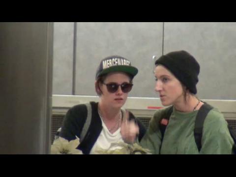VIDEO : Kristen Stewart and Rumored Girlfriend Alicia Cargile Moving in Together