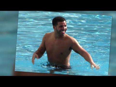 VIDEO : Drake Relaxes By The Pool in Australia with Mystery Woman