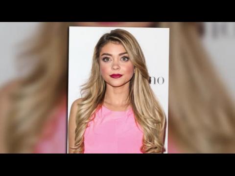 VIDEO : Sarah Hyland Stuns At The Kindred Foundation For Adoption Fundraiser