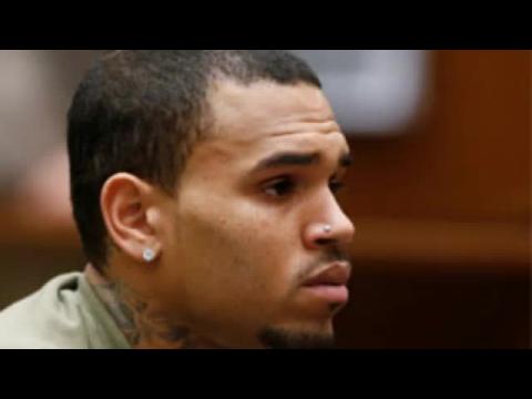 VIDEO : Chris Brown se fait plaquer... sur Twitter