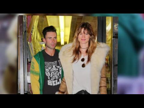 VIDEO : Adam Levine And Behati Prinsloo's Loved Up New York Shopping Trip