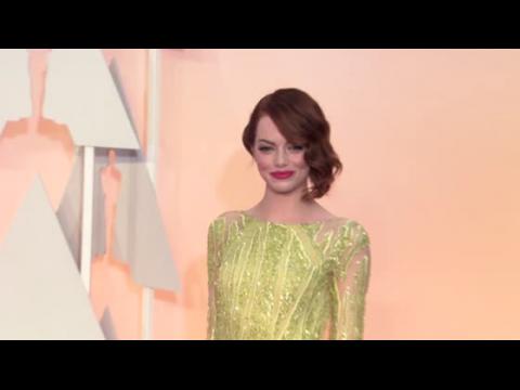 VIDEO : Et l'Oscar 2015 de la star la mieux habilles sur le tapis rouge revient ...