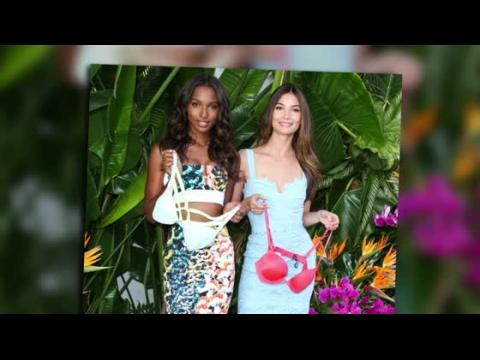VIDEO : Las ngeles de Victoria's Secret Lily Aldridge y Jasmine Tookes muestran su ropa interio