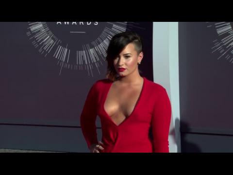 VIDEO : Demi Lovato llevada al ER por dificultad para respirar