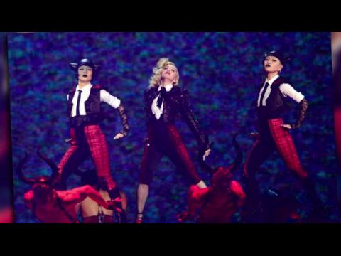 VIDEO : Madonna Takes A Nasty Tumble At The Brit Awards