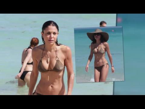 VIDEO : Bethenny Frankel Flaunts Her Bikini On The Beach in Miami