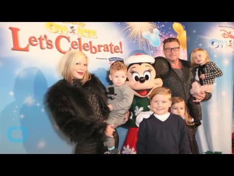 VIDEO : Tori spelling throws the ultimate oscars party for her four kids, but where's dean mcdermott