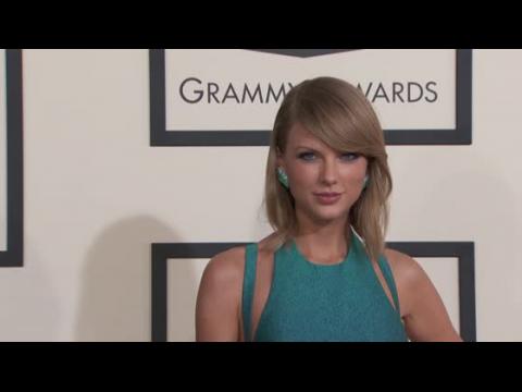 VIDEO : Taylor Swift dona $50,000 a las escuelas de Nueva York