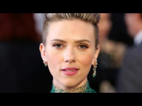 VIDEO : Scarlett Johansson cre son girls band