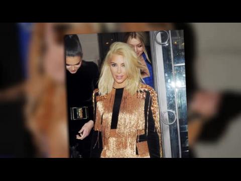 VIDEO : Kim Kardashian prueba que las rubias se divierten mucho ms