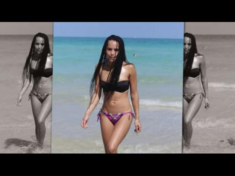 VIDEO : Zoe Kravitz coupe le souffle  Miami en bikini