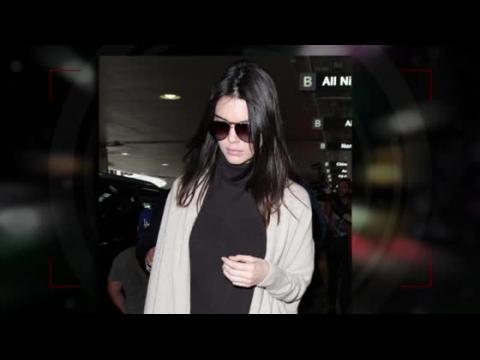 VIDEO : Kendall Jenner Looks Worn Out Arriving Back In LA After Fashion Week