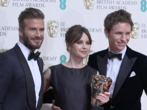 VIDEO : Exclu Vidéo : David Beckham, Felicity Jones et Eddie Redmayne : Rayonnants au BAFTA