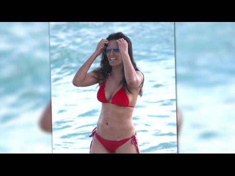 VIDEO : Padma Lakshmi Shows Off Bikini Bod in Miami