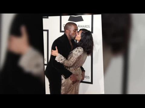 VIDEO : Kim Kardashian y Kanye West demuestran afecto en los Grammys