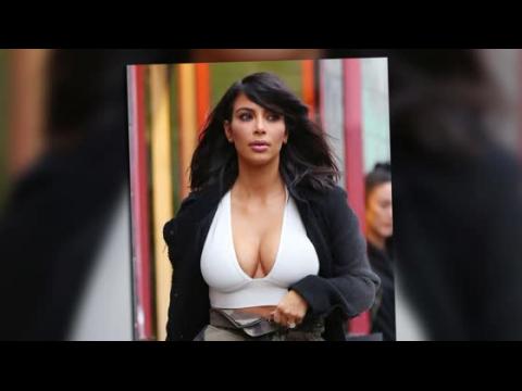 VIDEO : Kim Kardashian Braves The Cold In A Cleavage Bearing Crop Top