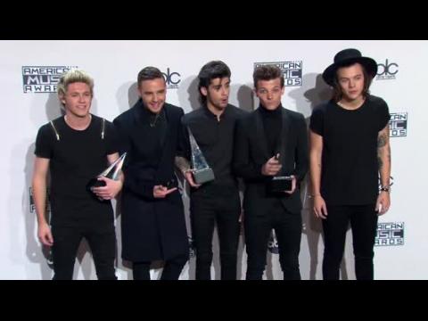VIDEO : One Direction's Liam Payne Takes Social Media Shot at Bieber