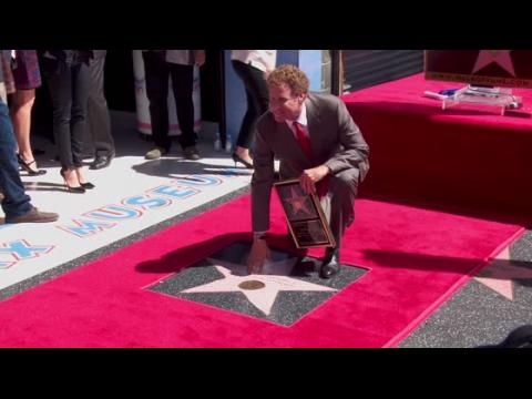 VIDEO : Will Ferrell reoit son toile sur l'Hollywood Walk of fame