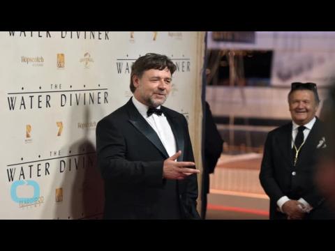 VIDEO : Russell crowe says he still can?t get australian citizenship