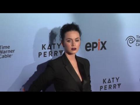 VIDEO : Katy Perry smoulders at Prismatic World Tour movie premiere