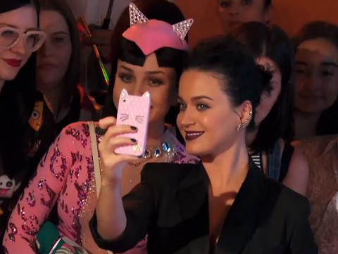VIDEO : Exclu Vido : Katy Perry : ses fans lui rendent hommage en l'imitant
