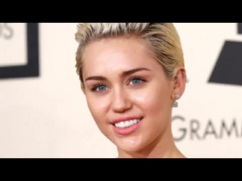 VIDEO : Miley Cyrus se venge de Patrick Schwarzenegger