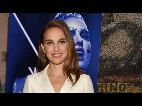 VIDEO : Natalie Portman Gets Pestered By Man Claiming To Be John Wick