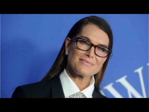 VIDEO : Brooke Shields Joins Upcoming CW Series Glamorous