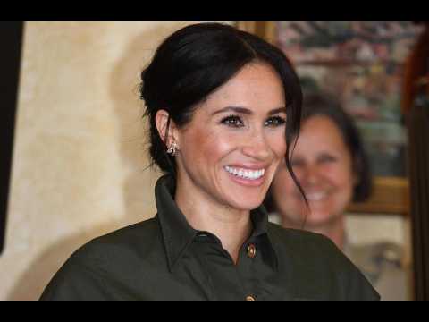 VIDEO : Meghan Markle 'rentre chez elle dans le jet priv  43 millions de dollars des Clooney'