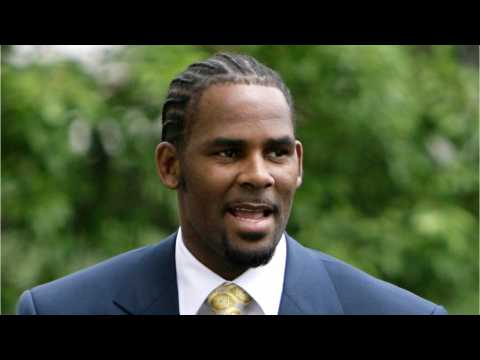 VIDEO : Singer R. Kelly Charged With Sexual Abuse