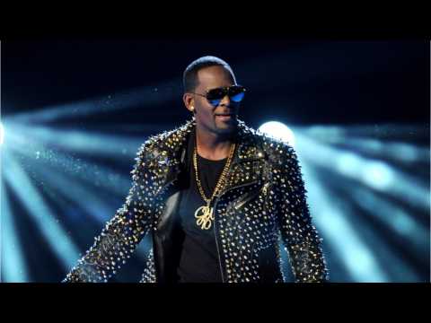 VIDEO : R. Kelly Charged With Sexual Abuse