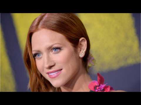 VIDEO : Brittany Snow Engaged