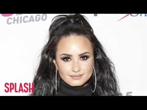VIDEO : Demi Lovato Sends Herself Flowers Following Henry Levy Split