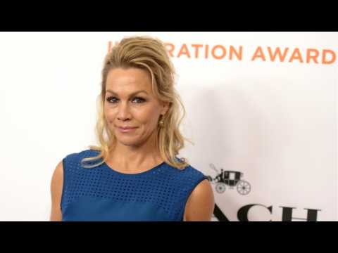 VIDEO : Jennie Garth Responded To Hater Criticizing Her About Luke Perry